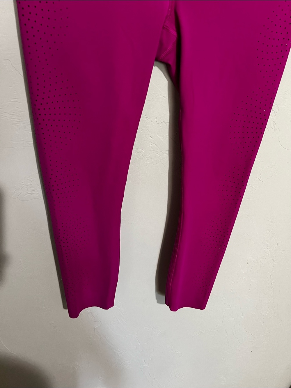 Athleta Velocity Laser Cut Fuchsia Pink High Rise Athletic Capri Leggings - Picture 4 of 9